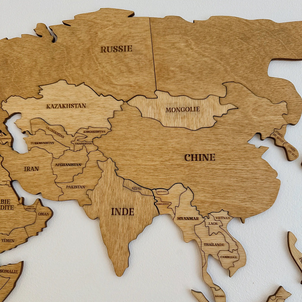 Carte du monde en bois au design original et made in France