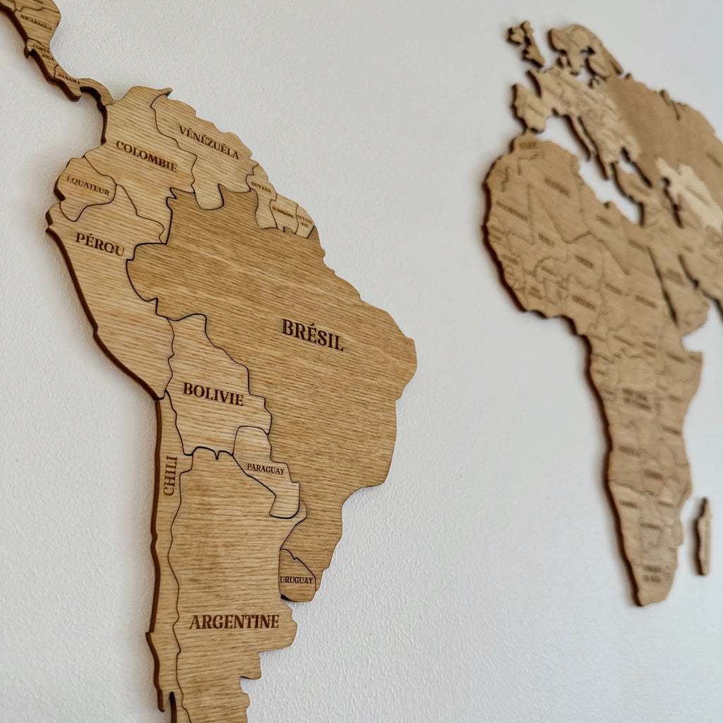 Carte du monde en bois idéale pour une décoration murale de salon