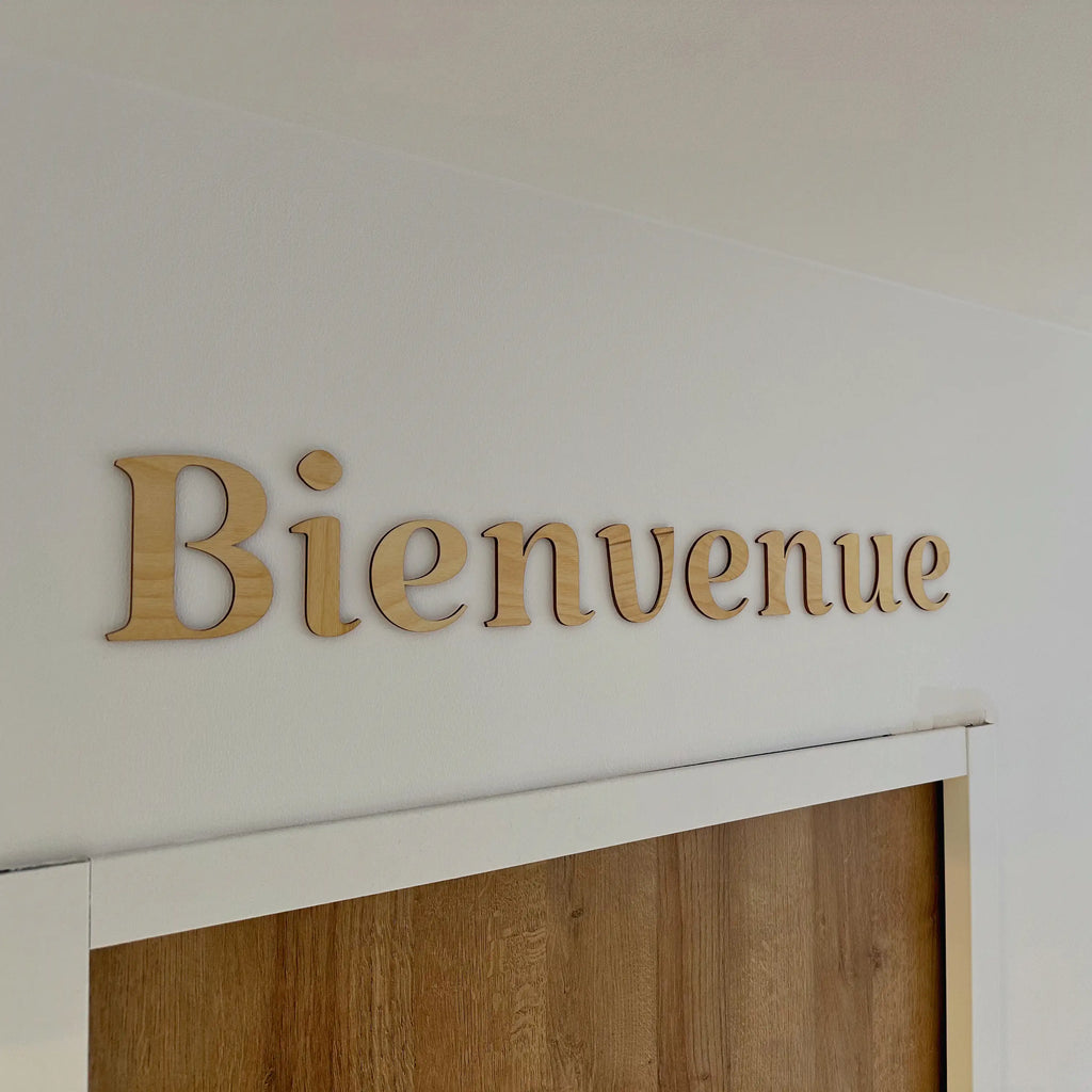 Décoration murale en bois, écriture moderne du mot Bienvenue