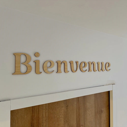 Décoration murale en bois, écriture moderne du mot Bienvenue