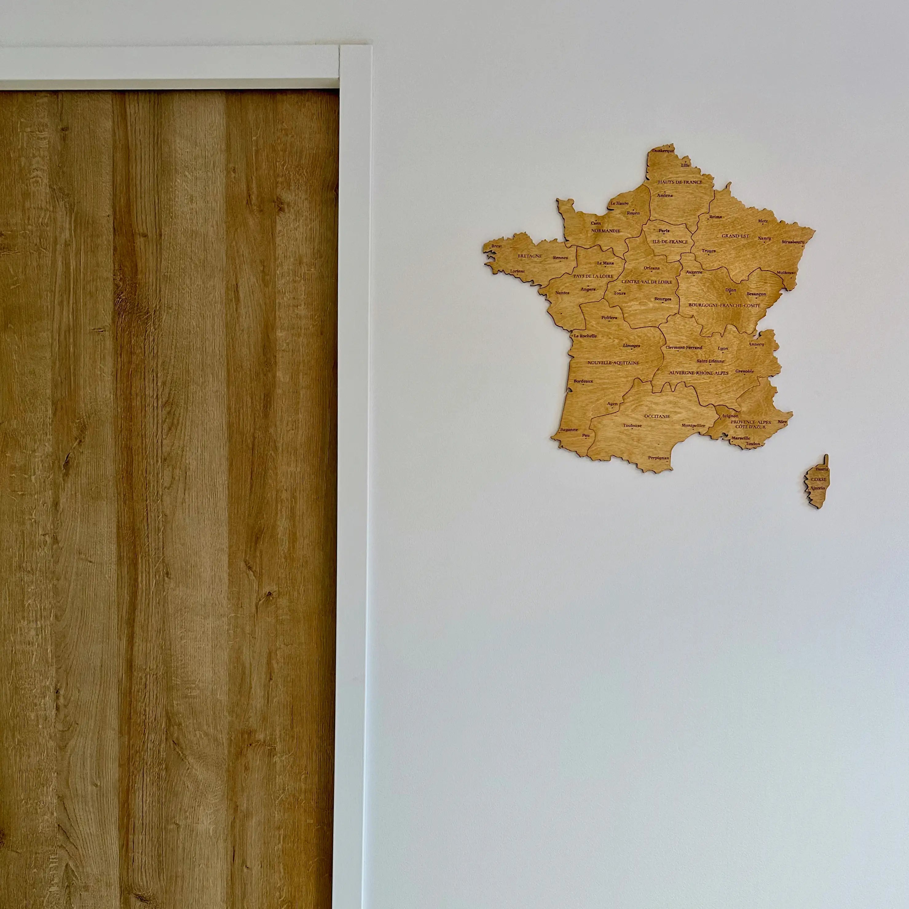 Carte de France en bois idéale pour une décoration de chambre ou de bureau