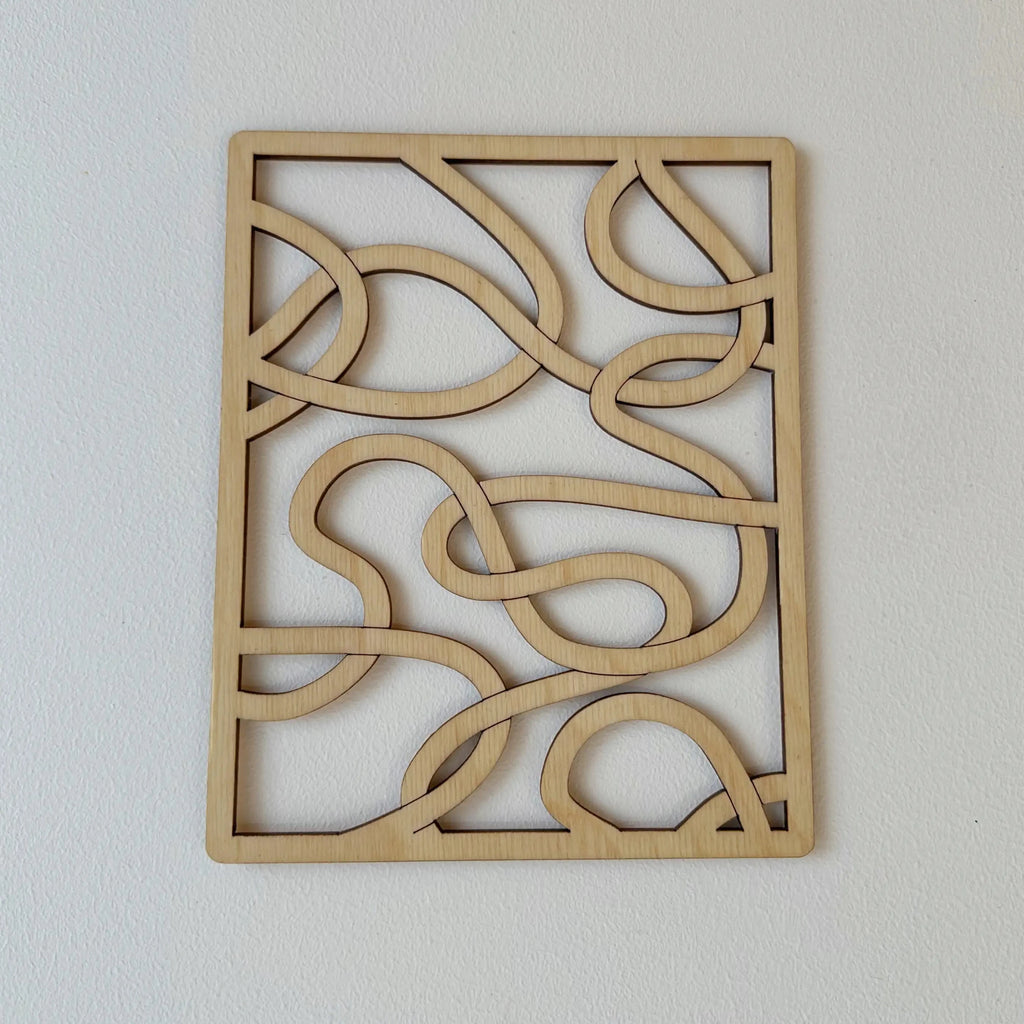 Tableau en bois qui représente des courbes qui se croisent, design moderne, coloris naturel.
