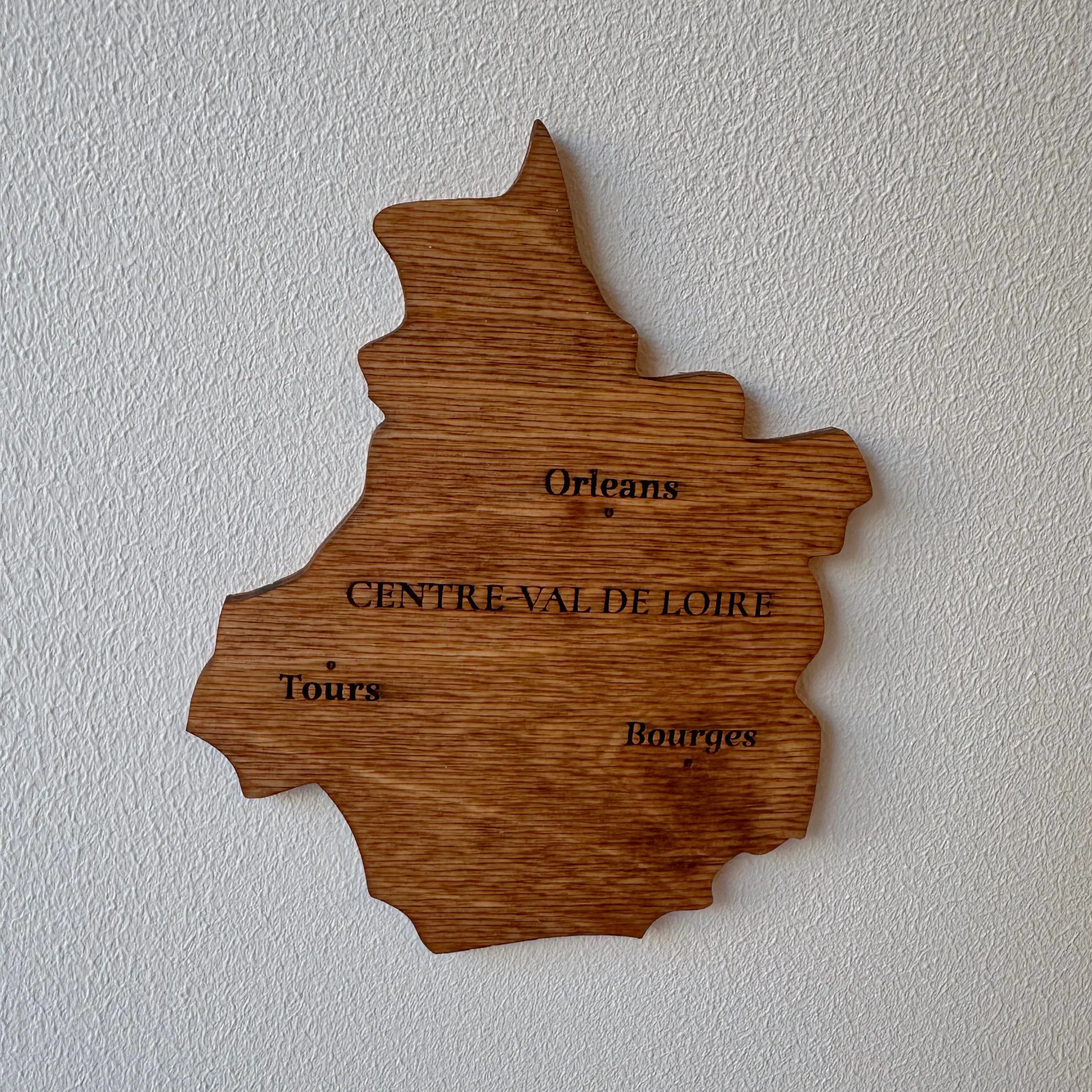 Coloris chêne foncé pour la carte de France, décoration murale élégante