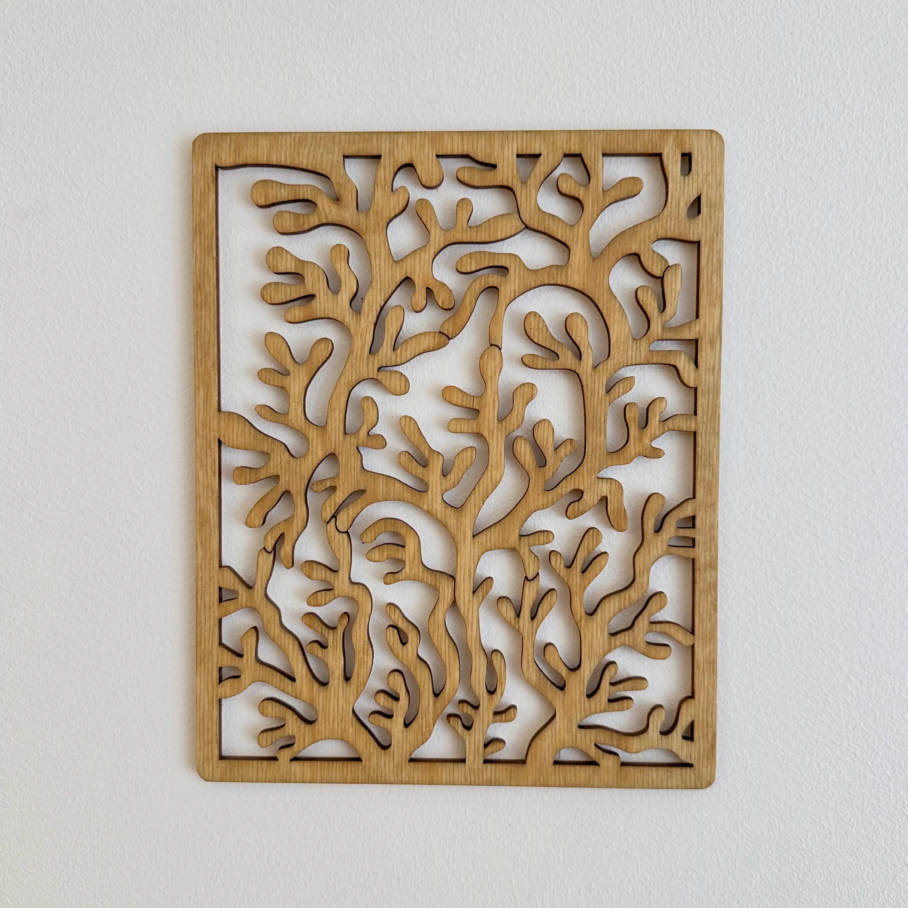 Tableau corail en bois dans le coloris chêne clair, fabriqué en France.